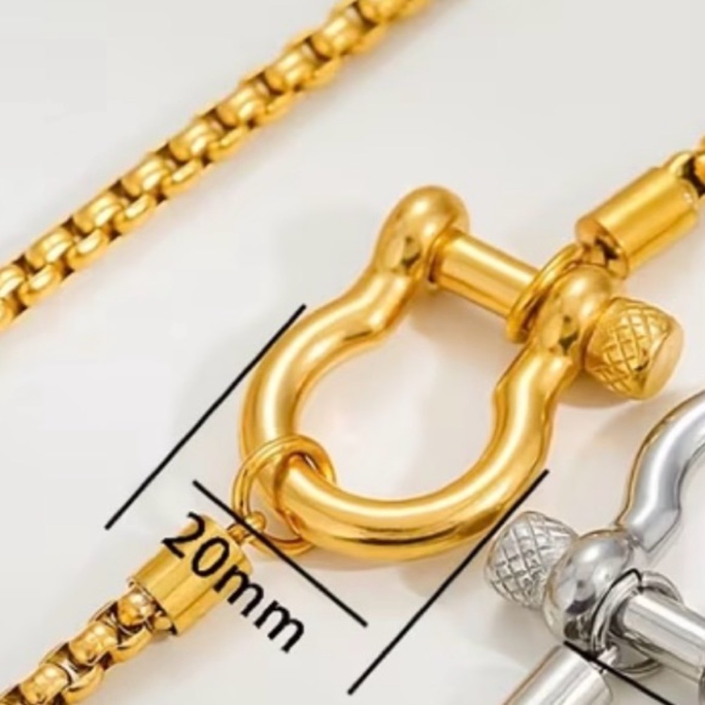 Chunky Gold Clasp Pendant Stainless Steel Necklace - Picture 2 of 3